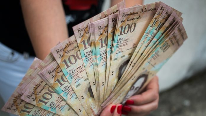 El billete de 100 bolívares es el de más alta denominación actualmente.