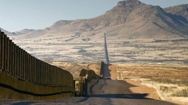 Trump firme con la construcción del muro en frontera con México.