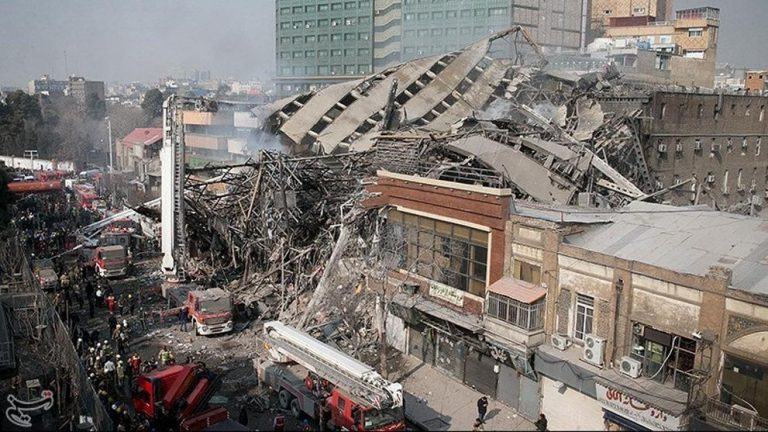 Tragedia en Irán: decenas de personas mueren tras un incendio en un centro comercial