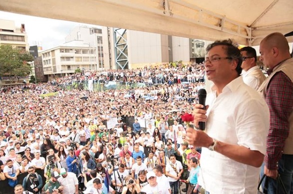 La única salida de Duque y Vargas Lleras será comprar votos: Gustavo Petro