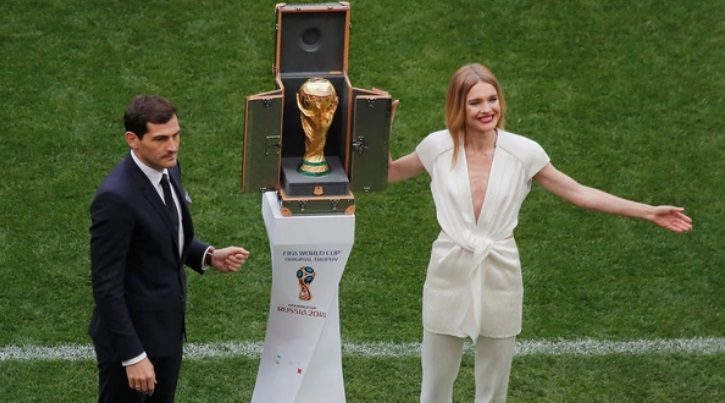 Esta es la despampanante rusa que acompañó a Casillas en la inauguración del Mundial