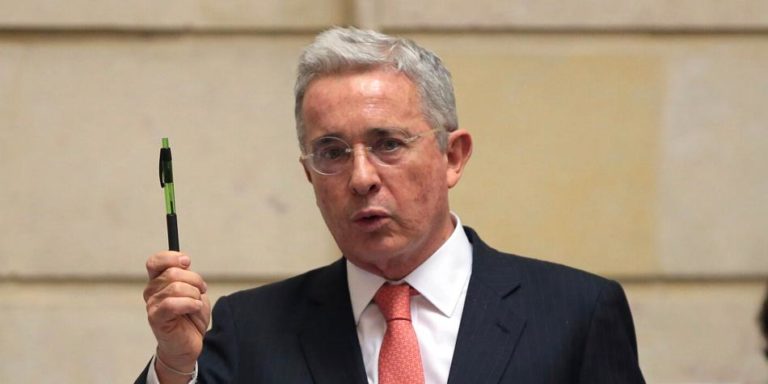 Según Uribe, Santos sí dejó programas en el presupuesto completamente desfinanciados