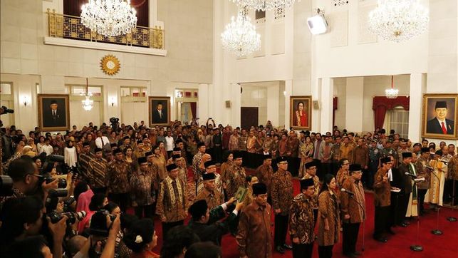 Indonesia prohíbe contratar mujeres embarazadas y homosexuales