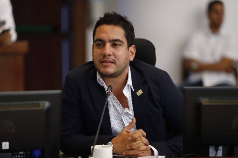 Alex Flórez, el concejal que quiere impactar en la educación de Medellín