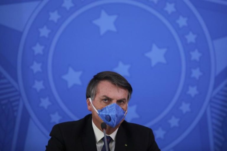 Bolsonaro canceló gira de la semana tras síntomas de coronavirus