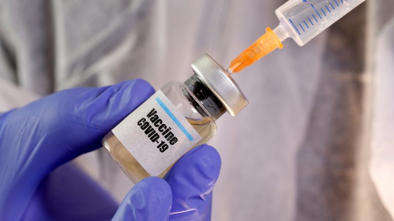 EE.UU. reserva 100 millones de dosis de la vacuna de BioNTech y Pfizer