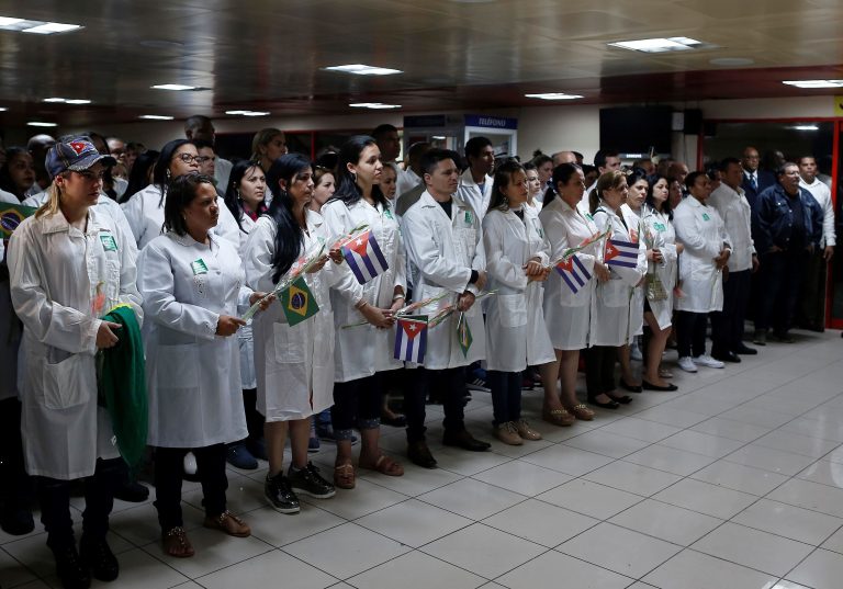 Ministerio de Salud autorizará llegada de médicos extranjeros a Colombia