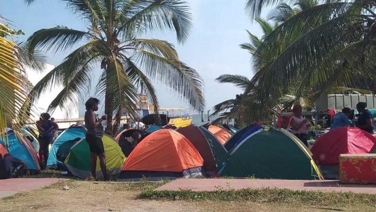 Declaran alerta roja sanitaria y humanitaria en Necoclí por migrantes