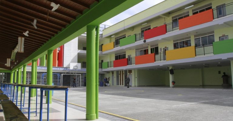 Aplazada alternancia educativa en Medellín por aumento de casos covid