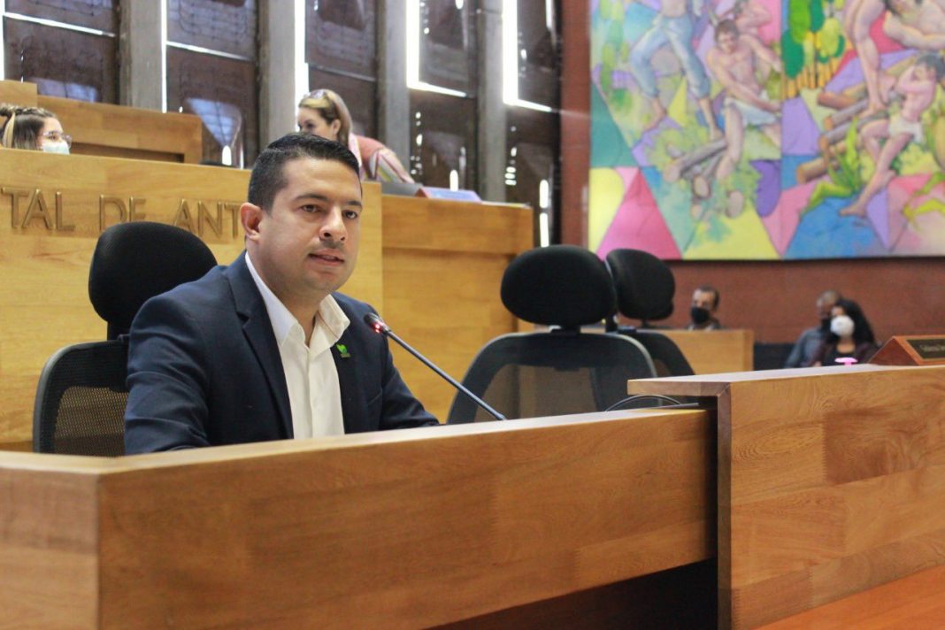 Julián Vásquez - IDEA, banca pública digital país