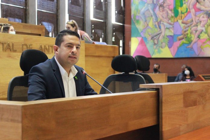 Julián Vásquez - IDEA, banca pública digital país