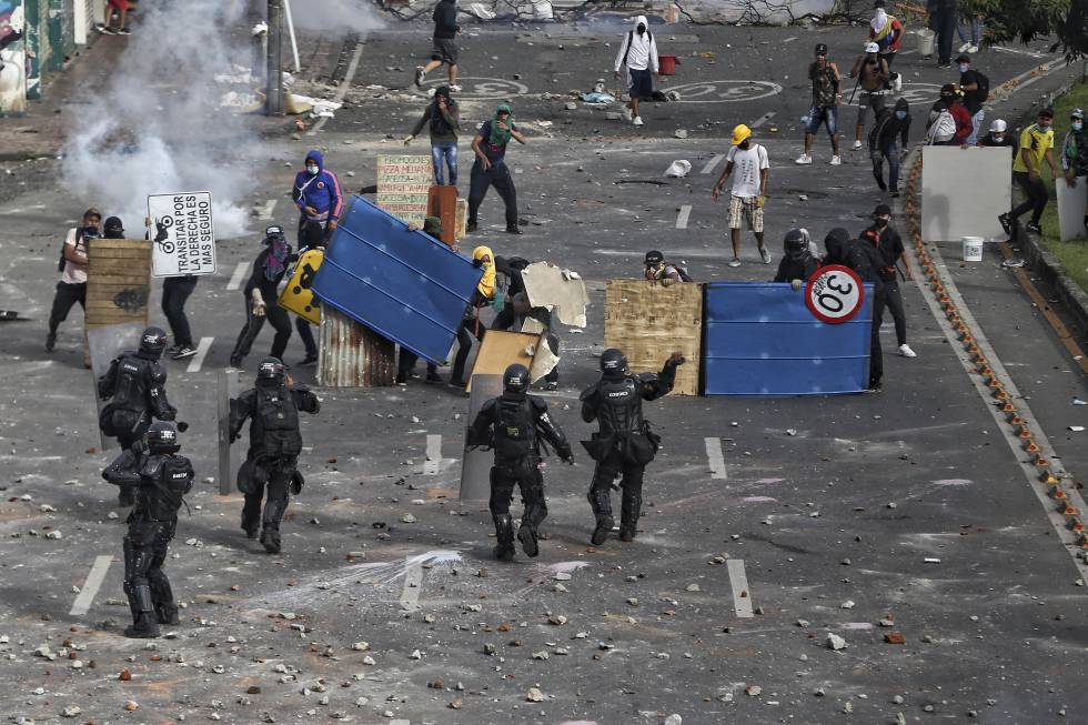 Están destruyendo Colombia, presidente ¡actúe!