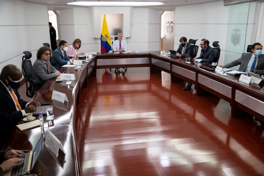 El Gobierno tiende puentes, pero los bloqueos se mantienen