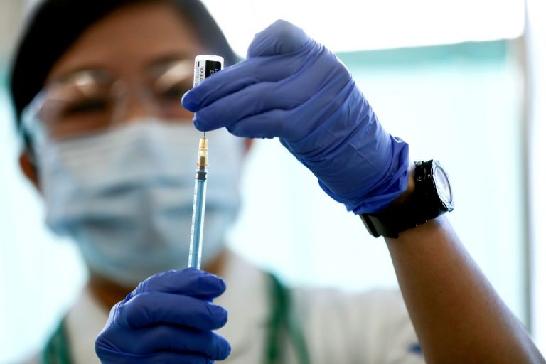 Japón aprobó aplicación de vacuna Pfizer a menores entre 12 y 15 años