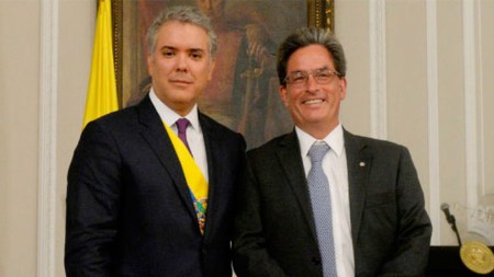 duque y carrasquilla crean holding financiero