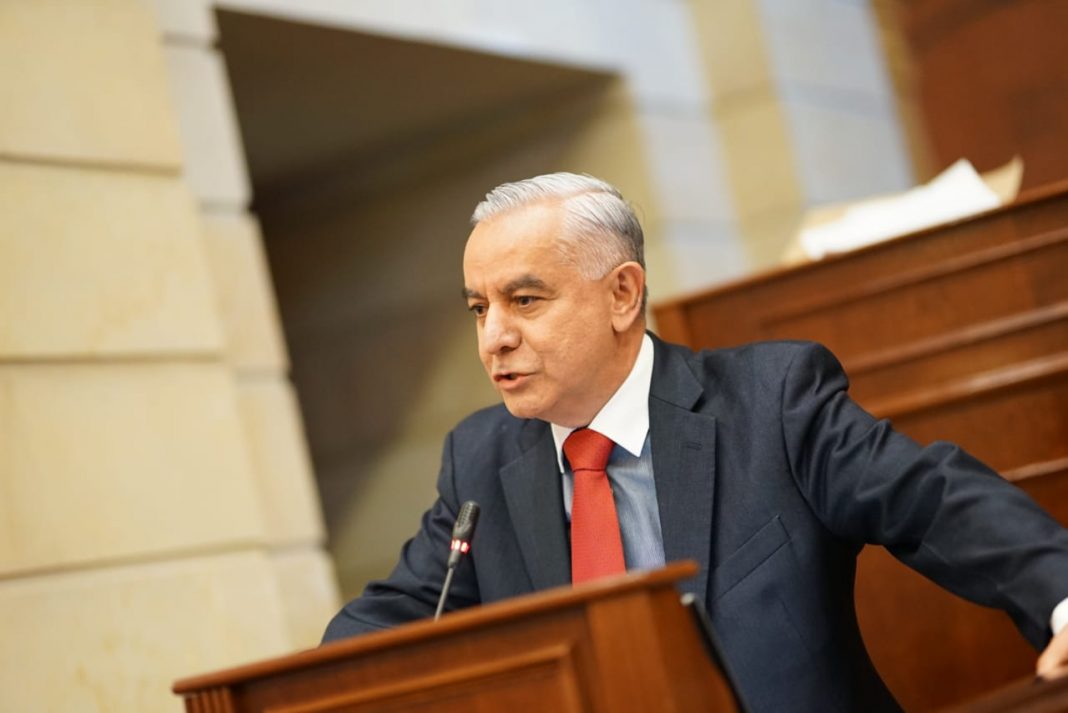 El representante Buenaventura León sugiere sesión de contrato de Centros Poblados, no caducidad