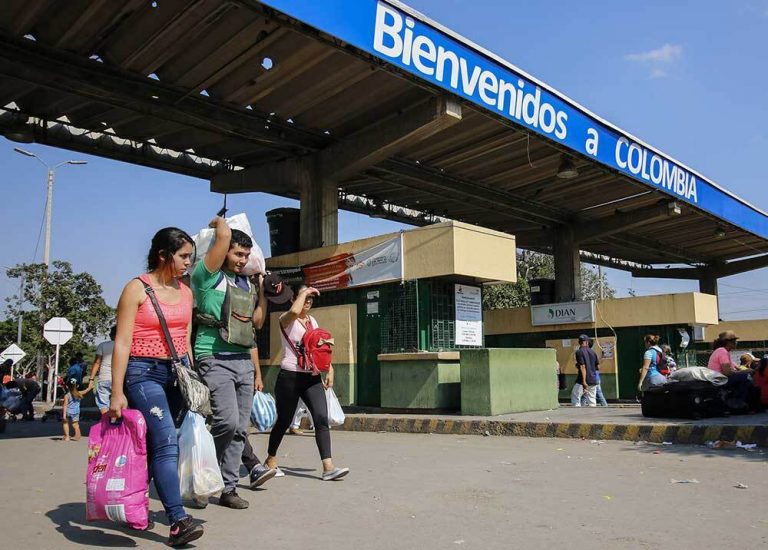 Venezuela abrirá su frontera con Colombia para el tránsito comercial