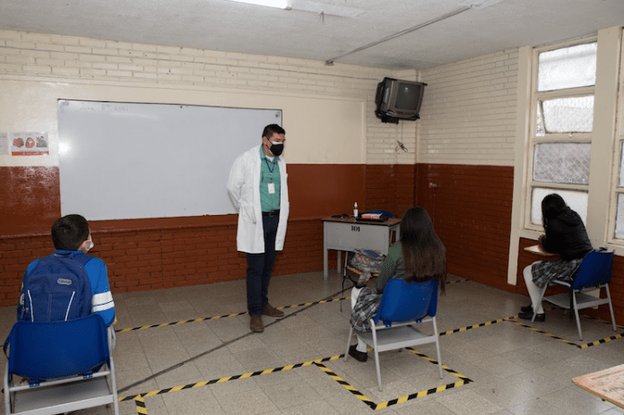 En Bogotá no será obligatorio el carné de vacunación para el retorno a clases presenciales.