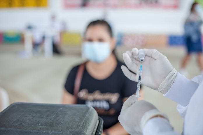 Según el Ministerio de Salud, los no vacunados tienen más riesgo de hospitalización y muerte