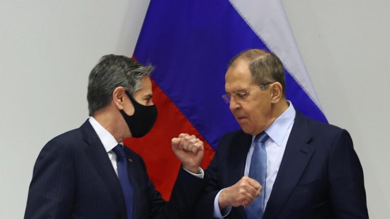 Rusia y EE. UU. se reúnen para discutir situación de Ucrania