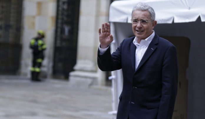 “Renglones escritos desde el corazón”: Álvaro Uribe Vélez