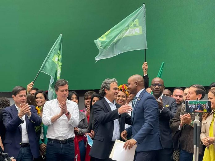 Sergio Fajardo inscribió su candidatura ante la Registraduría Nacional