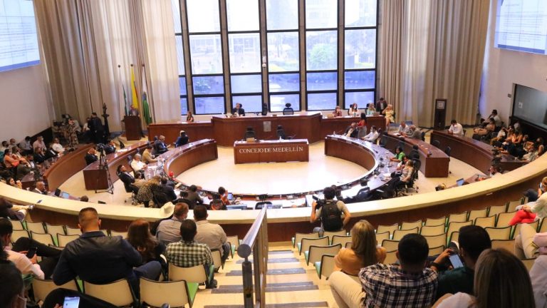 El CNE revocó sanciones en contra de los concejales del CD en Medellín
