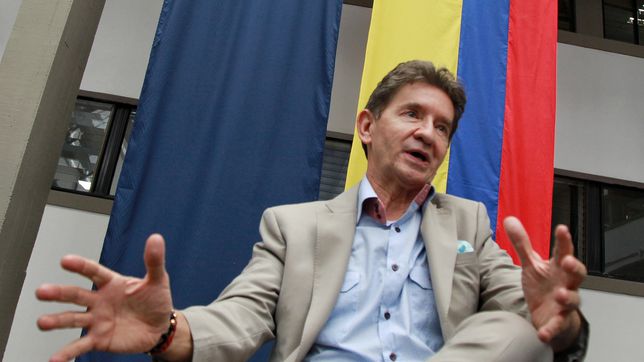 Luis Pérez renuncia a su aspiración presidencial