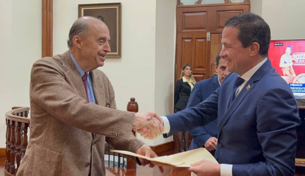 Canciller designado por Petro y gobierno de Venezuela acuerdan normalizar relaciones