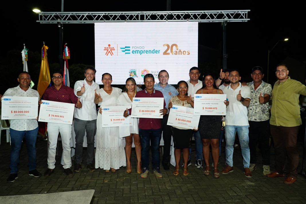Fondo Emprender del SENA y la Alcaldía de Arboletes, entregan reconocimientos a emprendedores