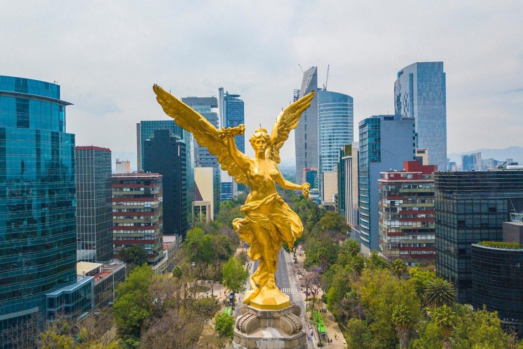 Estas son las 5 mejores ciudades para estudiar en Latinoamérica en 2022 3 mexico ciudaddemexico paseoreforma angelindependencia shutterstockrf 1066463744 aberu.go shutterstock