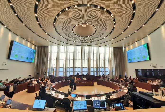 Nuevamente se debate venta de acciones de EPM en UNE en el Concejo de Medellín