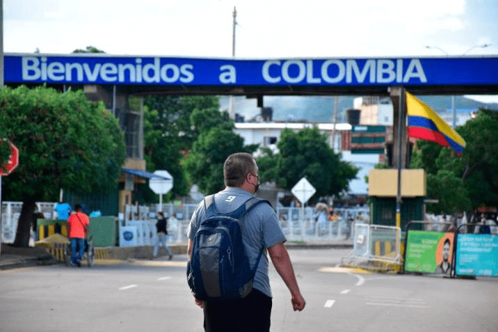 <strong>Venezuela anuncia restablecimiento de relaciones militares con Colombia </strong> 1 image 2