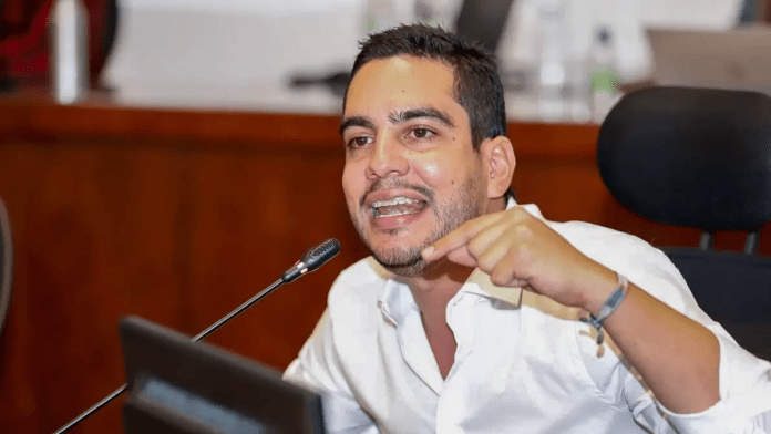 Alex Flórez reconoce problemas con el licor