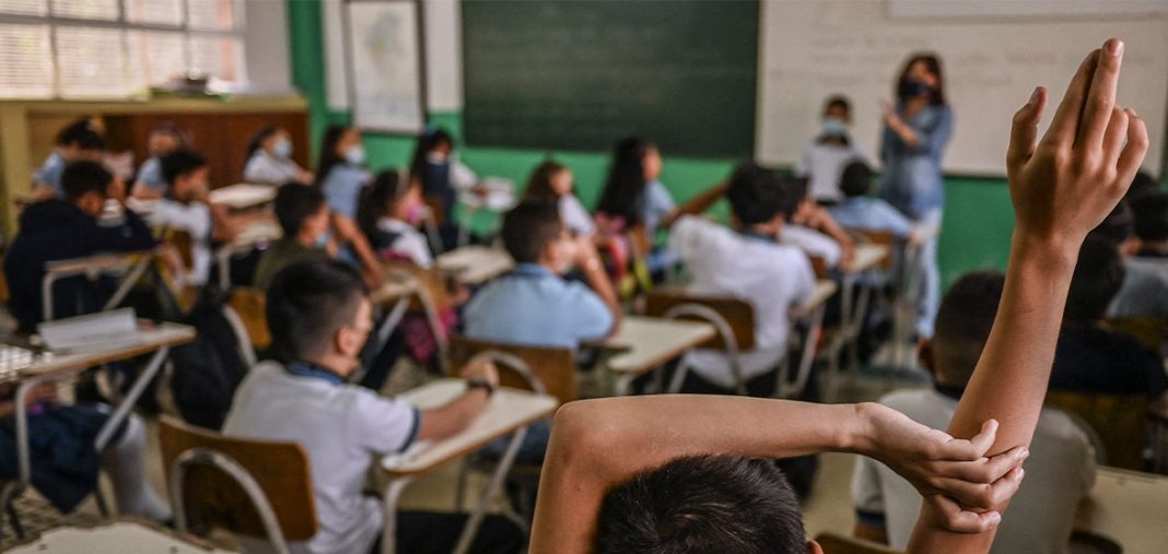 477.157 estudiantes desertaron del colegio para 2021