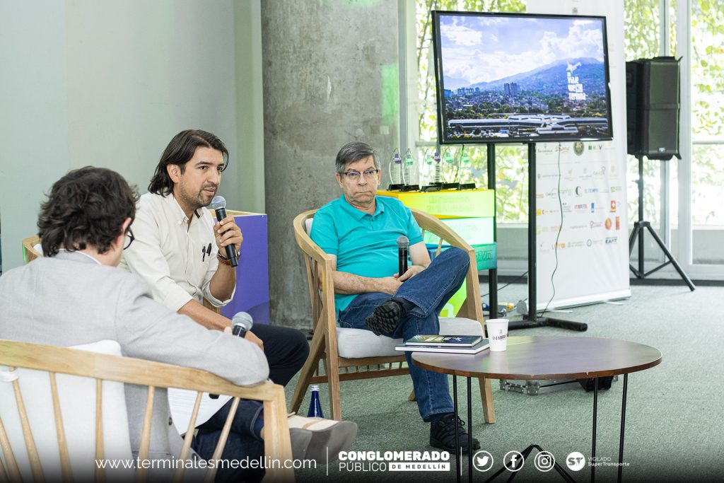 ¿Sabías que Terminales Medellín tiene su propio libro? 1 un viaje que no termina terminales medellin 1 1024x683 1