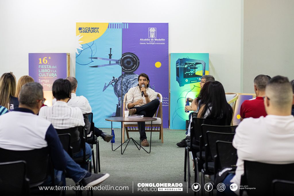 ¿Sabías que Terminales Medellín tiene su propio libro? 3 un viaje que no termina terminales medellin 3 1024x683 1