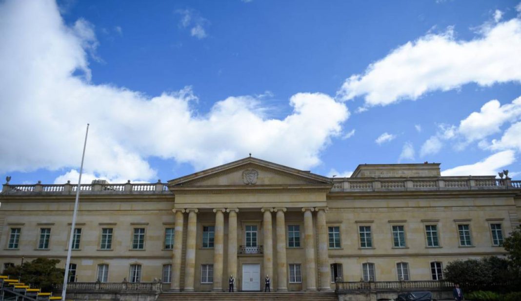 Presidencia justifica compras: dice que era necesaria la inversión, pues el gobierno anterior los dejó sin colchones, sabanas y televisores