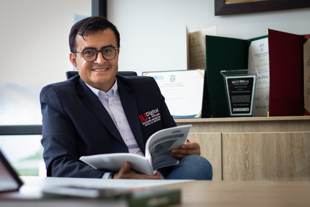 Por esto es noticia Jasson Alberto de la Rosa Isaza, rector de la IU Digital de Antioquia