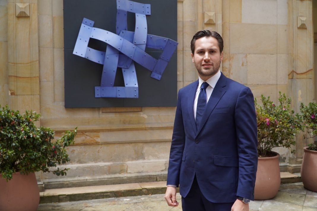 La lucha en el escenario cognitivo y la inversión de valores