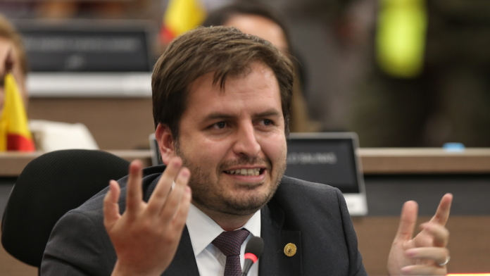 El Gobierno y sus decisiones El Gobierno y sus decisiones