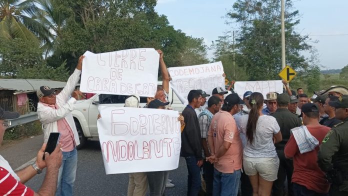 Los damnificados de la Mojana mantiene cerrada la troncal del Occidente