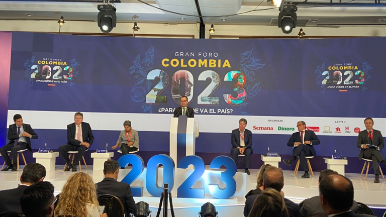 Economía colombiana en 2023: expertos y gremios envían un claro mensaje a Gustavo Petro