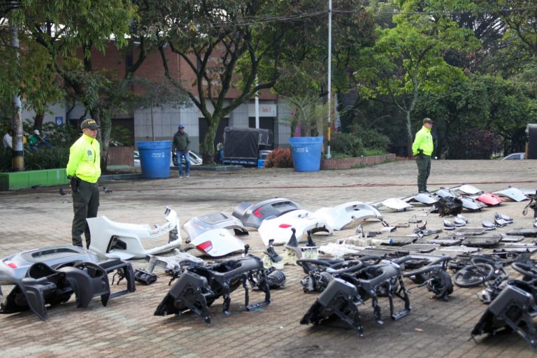 Autoridades recuperaron más de 800 autopartes y capturaron cinco personas en Medellín