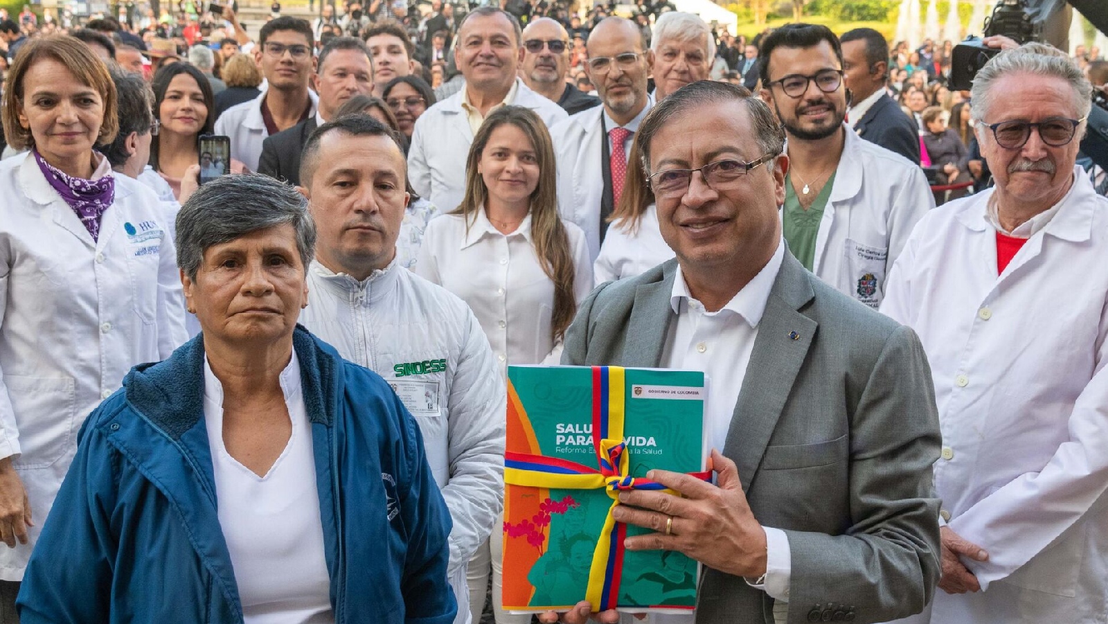 La salud en manos de políticos, envuelta en un debate de mentiras