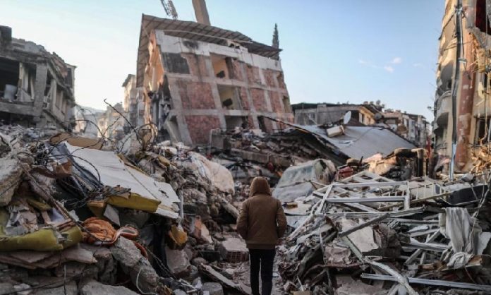 Un nuevo sismo de magnitud 6,4 sacudió Turquía con alerta de tsunami