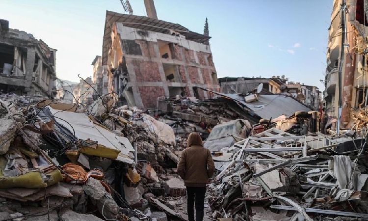 Un nuevo sismo de magnitud 6,4 sacudió Turquía con alerta de tsunami