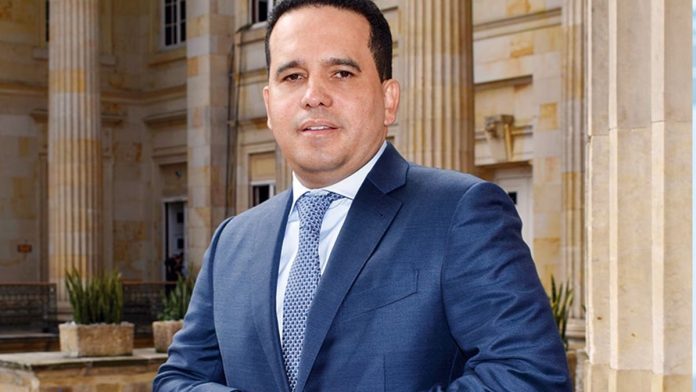 Se confirmaron las versiones y el Partido Conservador pidió la renuncia de Carlos Andrés Trujillo y la posesión de Efraín Cepeda.