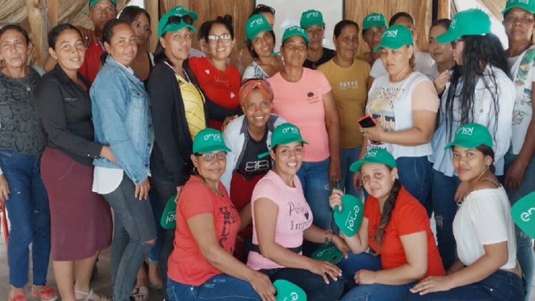 Enel: Reafirma su compromiso al desarrollo con la capacitación de 30 mujeres en diseño y montaje de paneles solares