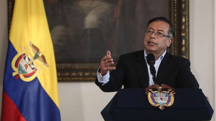 Gustavo Petro y las aerolíneas